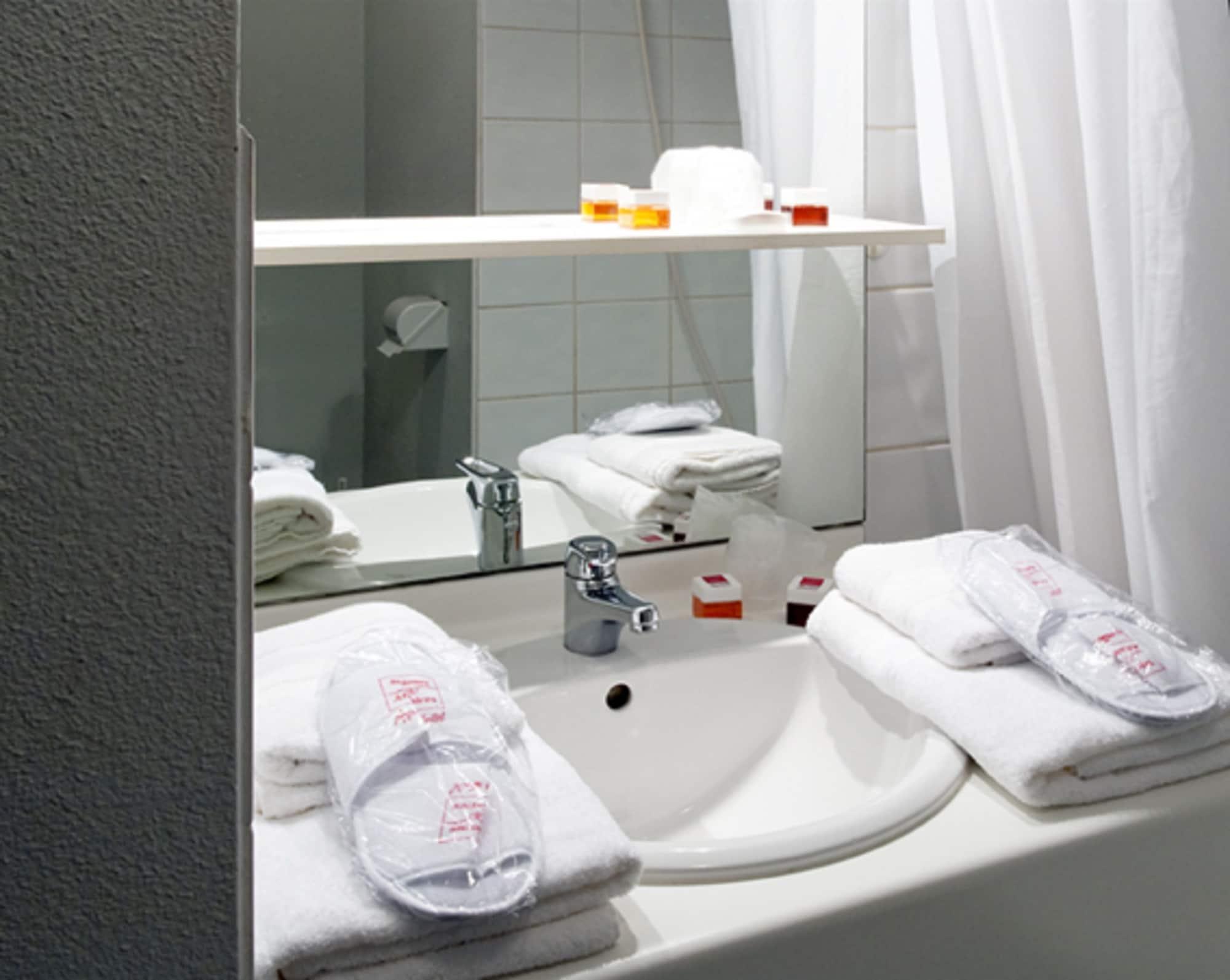 Sejours & Affaires Rennes Longs Champs Aparthotel Bagian luar foto